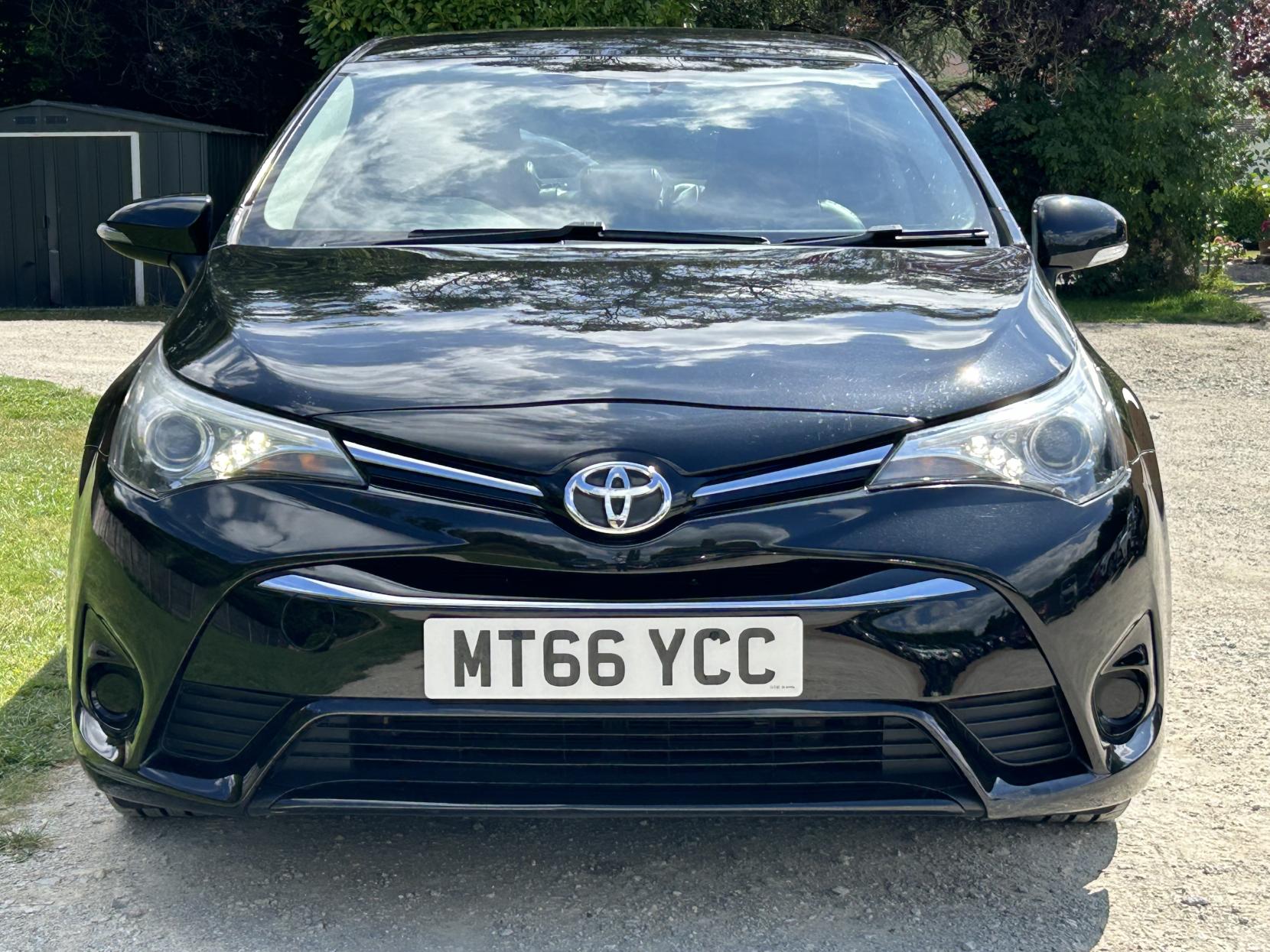 Toyota Avensis 1.6 D-4D Active Saloon 4dr Diesel Manual Euro 6 (s/s) (112 bhp)