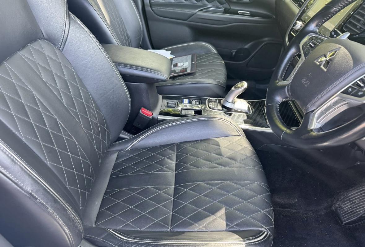 Mitsubishi Outlander 2.4h TwinMotor 13.8kWh Exceed Safety SUV 5dr Petrol Plug-in Hybrid CVT 4WD Euro 6 (s/s) (224 ps)