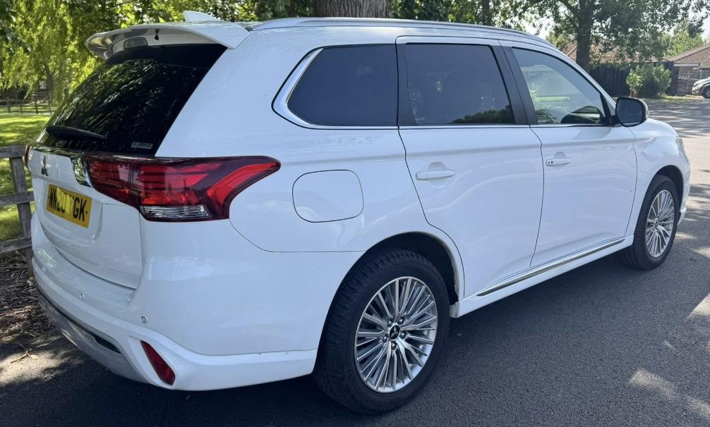 Mitsubishi Outlander 2.4h TwinMotor 13.8kWh Exceed Safety SUV 5dr Petrol Plug-in Hybrid CVT 4WD Euro 6 (s/s) (224 ps)