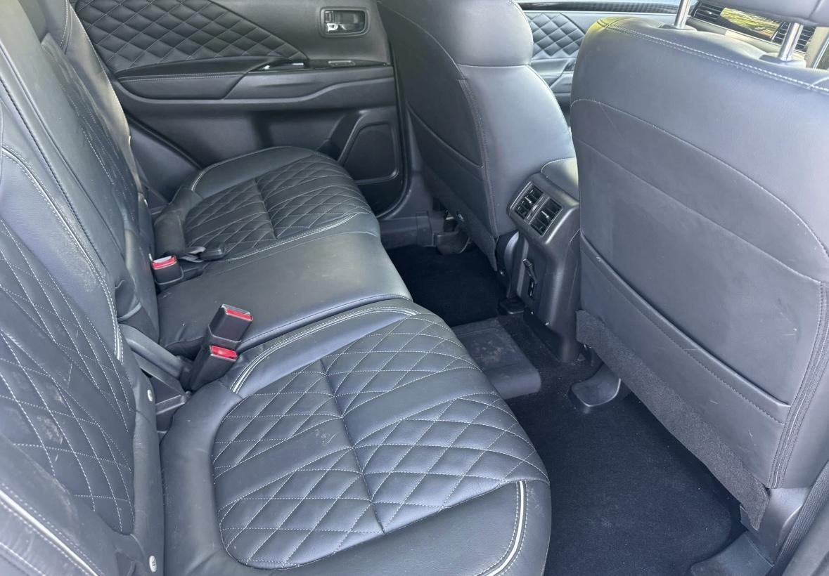 Mitsubishi Outlander 2.4h TwinMotor 13.8kWh Exceed Safety SUV 5dr Petrol Plug-in Hybrid CVT 4WD Euro 6 (s/s) (224 ps)