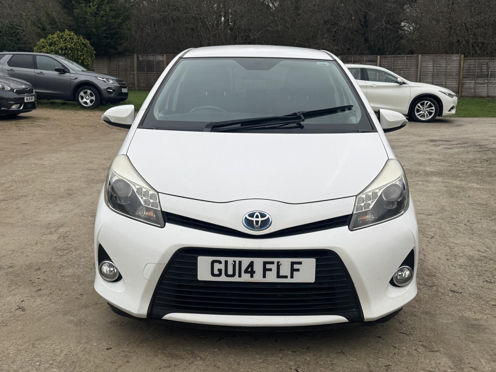 Toyota Yaris 1.5 VVT-h Icon Plus Hatchback 5dr Petrol Hybrid CVT Euro 5 (101 ps)