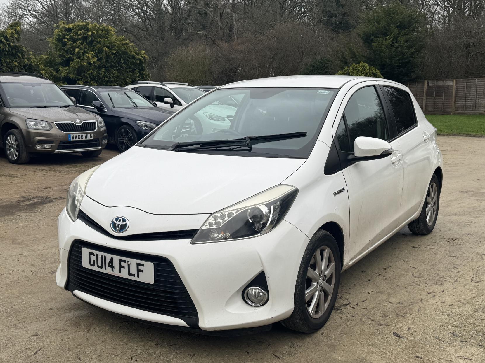 Toyota Yaris 1.5 VVT-h Icon Plus Hatchback 5dr Petrol Hybrid CVT Euro 5 (101 ps)