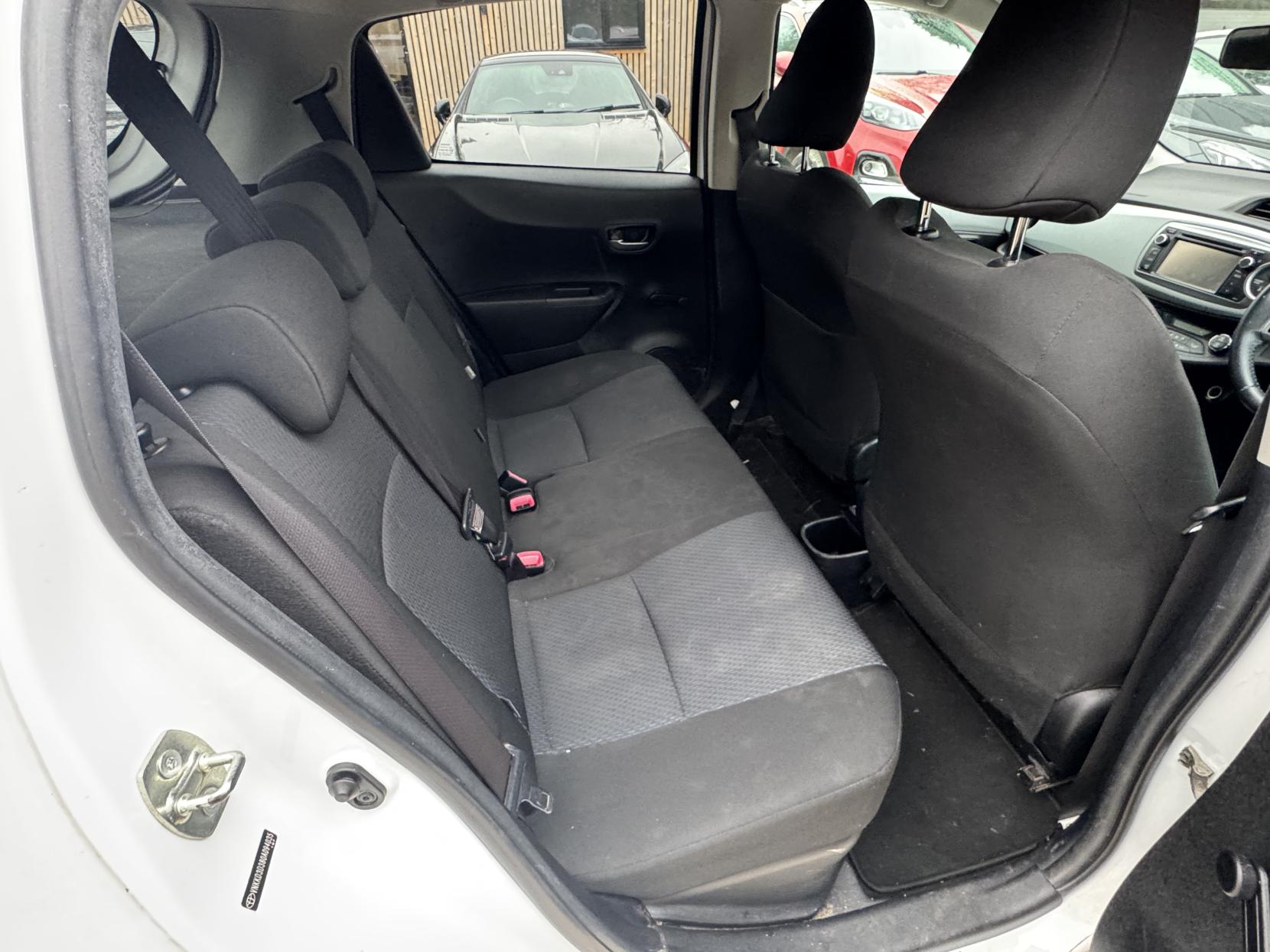 Toyota Yaris 1.5 VVT-h Icon Plus Hatchback 5dr Petrol Hybrid CVT Euro 5 (101 ps)