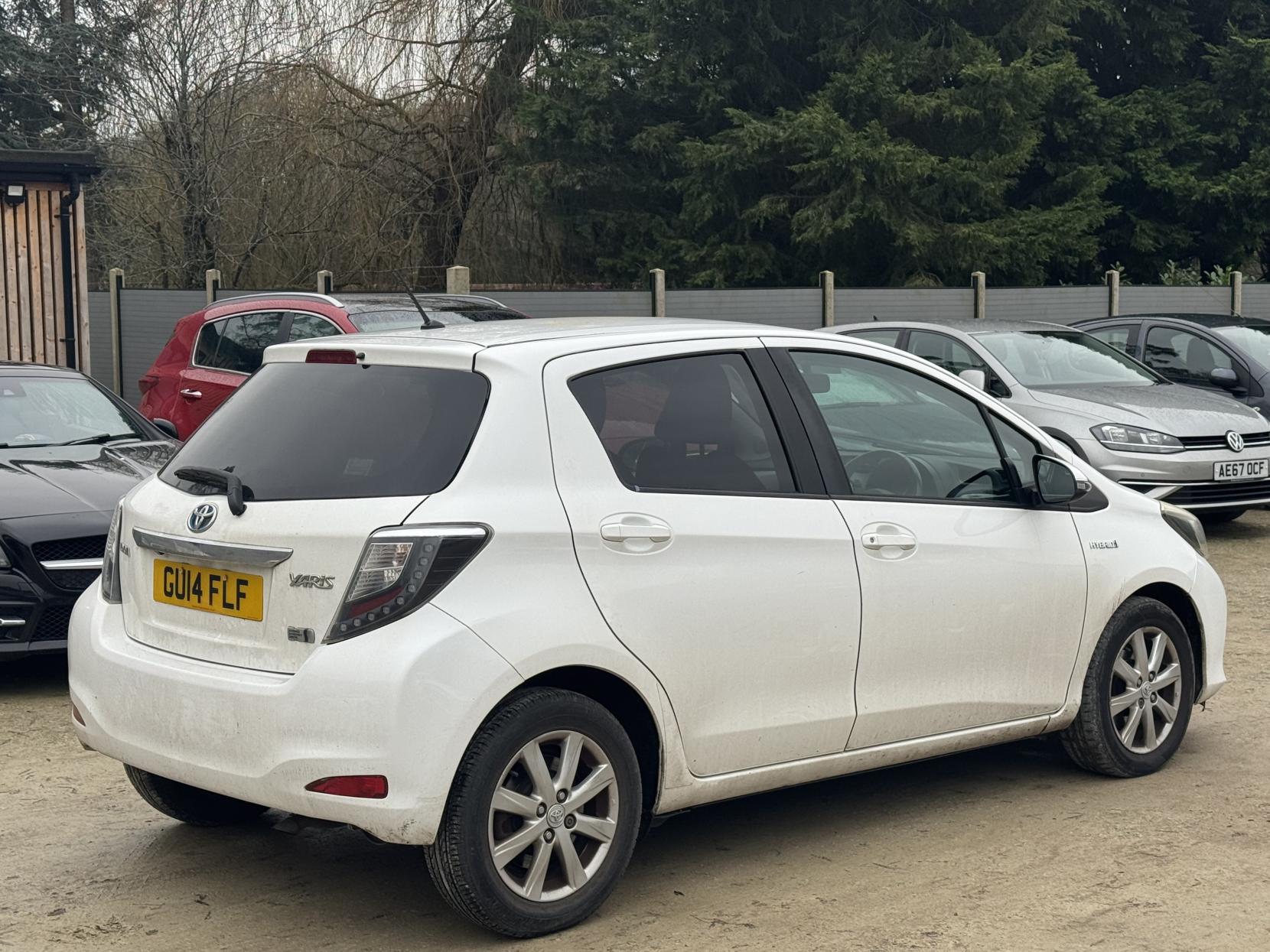 Toyota Yaris 1.5 VVT-h Icon Plus Hatchback 5dr Petrol Hybrid CVT Euro 5 (101 ps)