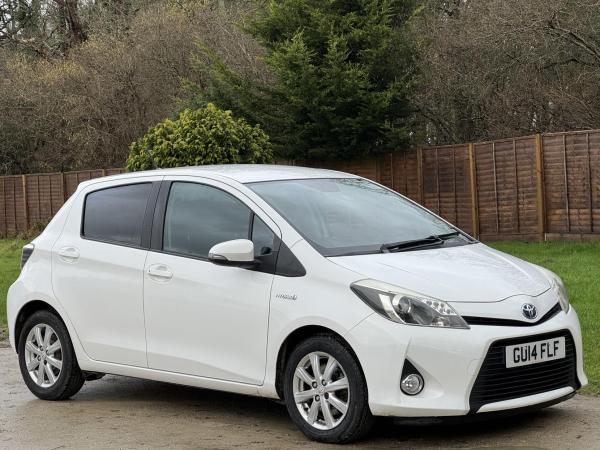 Toyota Yaris 1.5 VVT-h Icon Plus Hatchback 5dr Petrol Hybrid CVT Euro 5 (101 ps)
