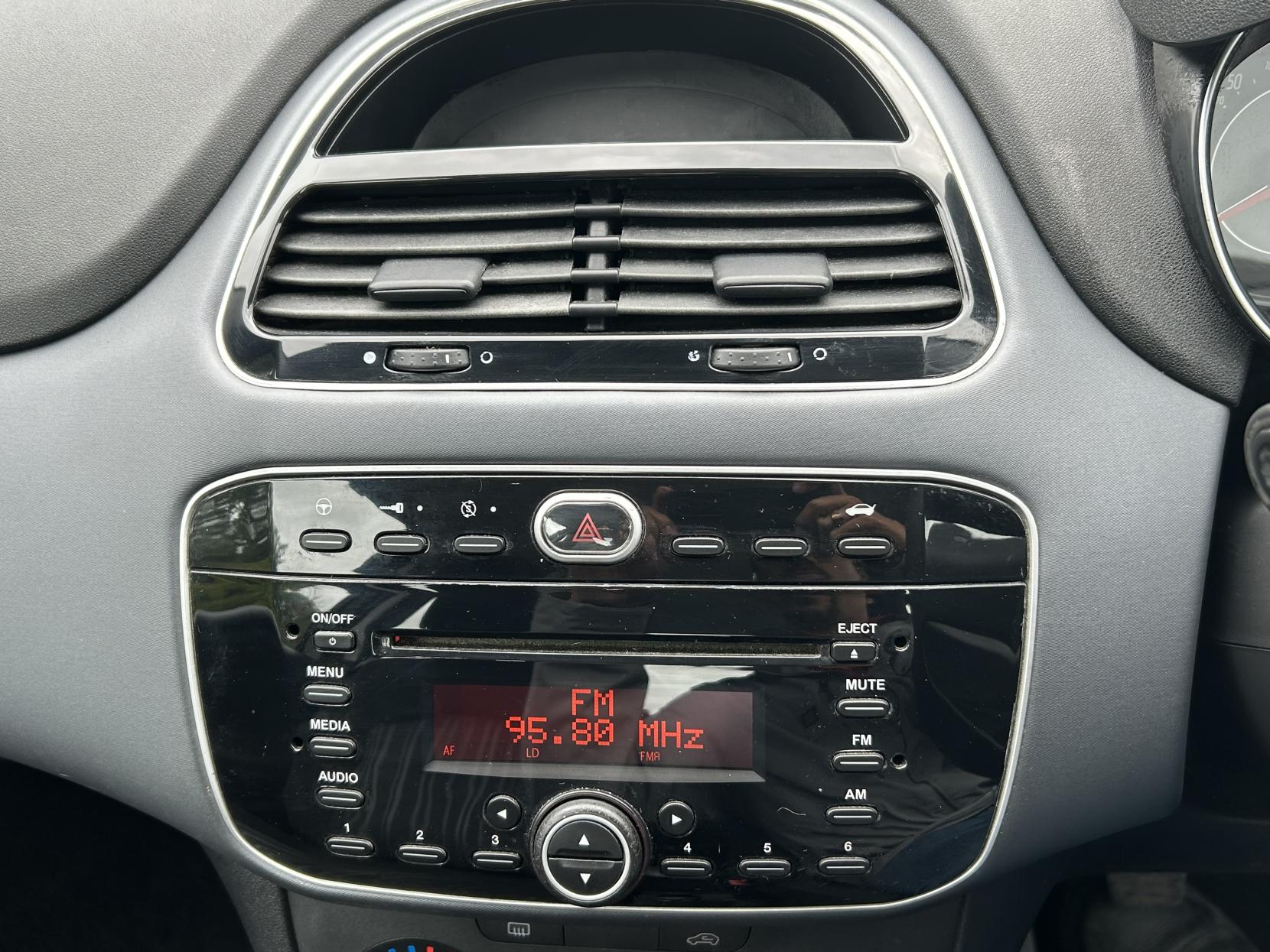 Fiat Punto Evo 1.4 Active Hatchback 3dr Petrol Euro 5 (s/s) (77 bhp)
