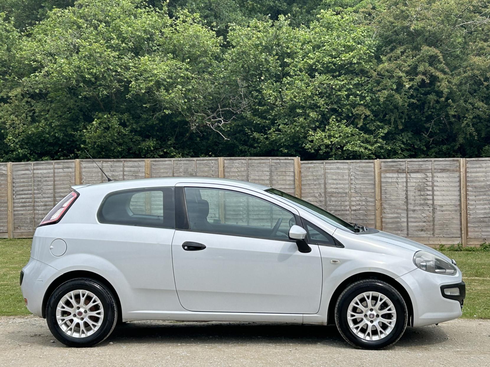 Fiat Punto Evo 1.4 Active Hatchback 3dr Petrol Euro 5 (s/s) (77 bhp)