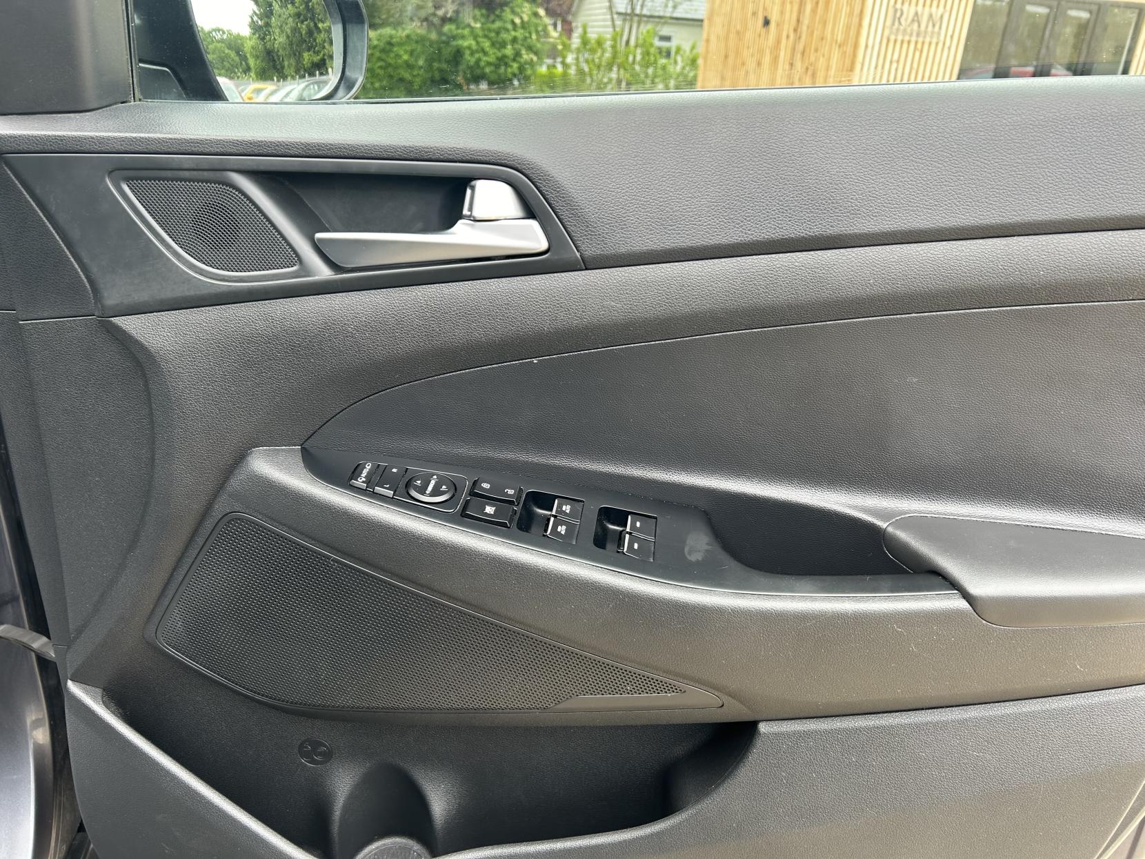 Hyundai TUCSON 1.6 GDi SE Nav SUV 5dr Petrol Manual Euro 6 (s/s) (132 ps)