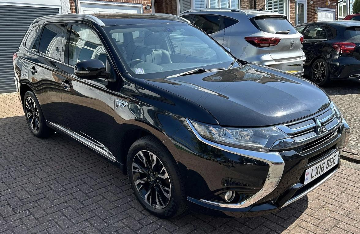 Mitsubishi Outlander 2.0h 12kWh GX4h SUV 5dr Petrol Plug-in Hybrid CVT 4WD Euro 6 (s/s) (200 ps)