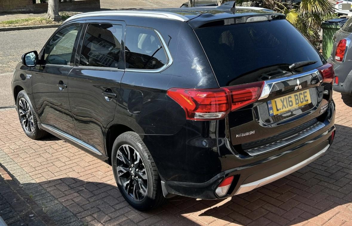 Mitsubishi Outlander 2.0h 12kWh GX4h SUV 5dr Petrol Plug-in Hybrid CVT 4WD Euro 6 (s/s) (200 ps)