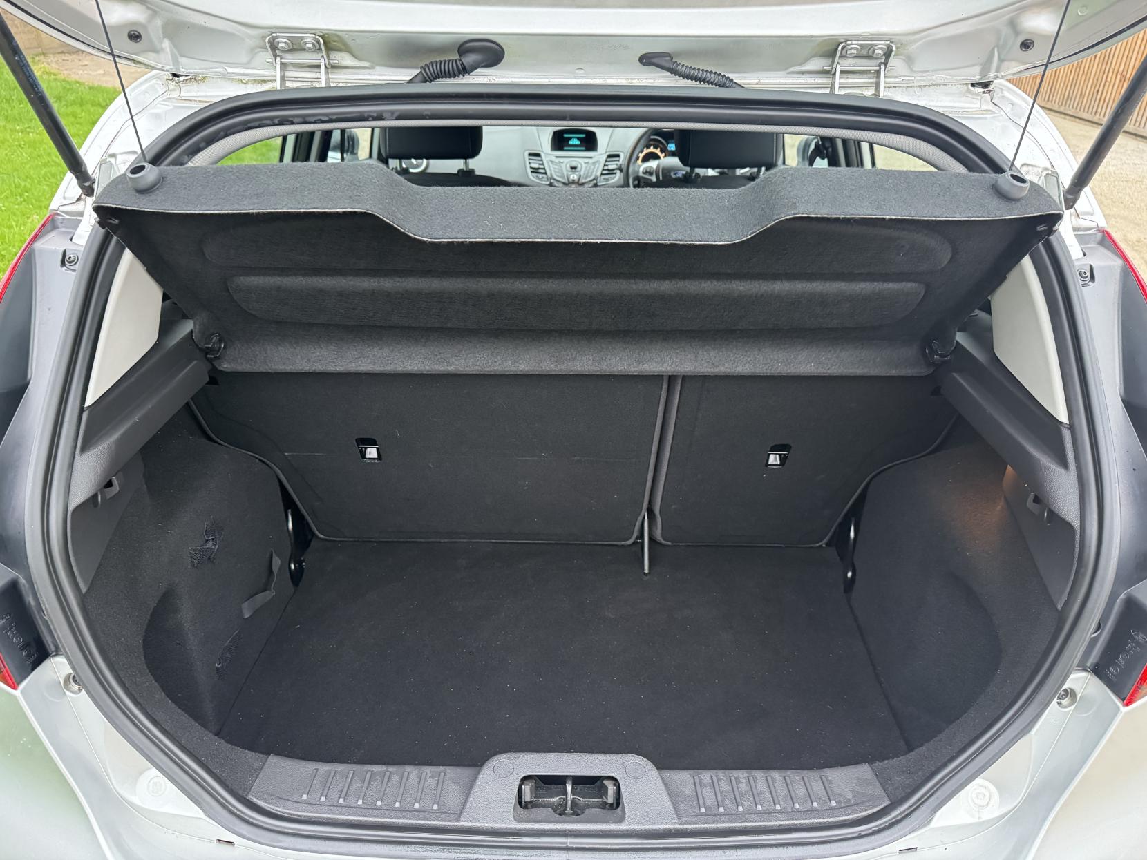 Ford Fiesta 1.0T EcoBoost Zetec Hatchback 5dr Petrol Powershift Euro 5 (100 ps)