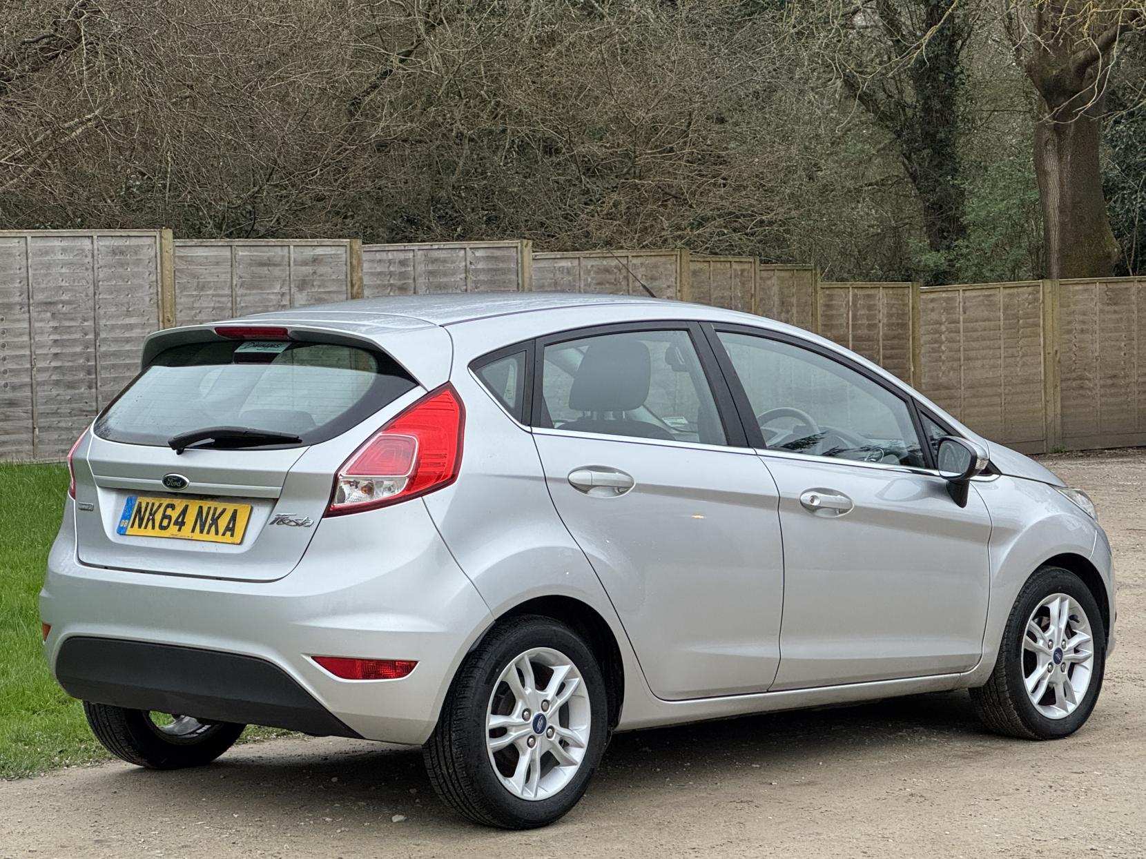 Ford Fiesta 1.0T EcoBoost Zetec Hatchback 5dr Petrol Powershift Euro 5 (100 ps)