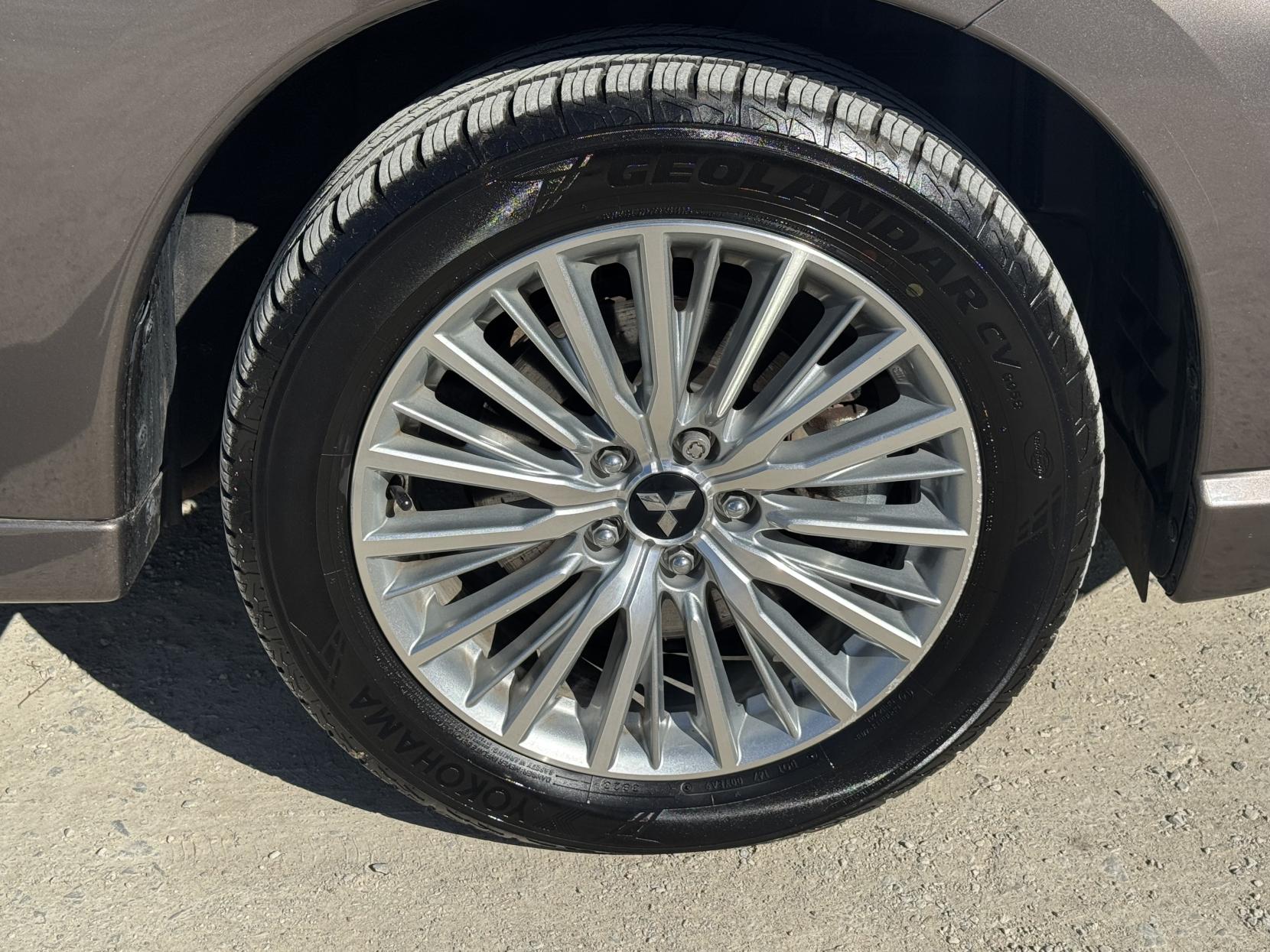 Mitsubishi Outlander 2.4h TwinMotor 13.8kWh 4h SUV 5dr Petrol Plug-in Hybrid CVT 4WD Euro 6 (s/s) (209 ps)