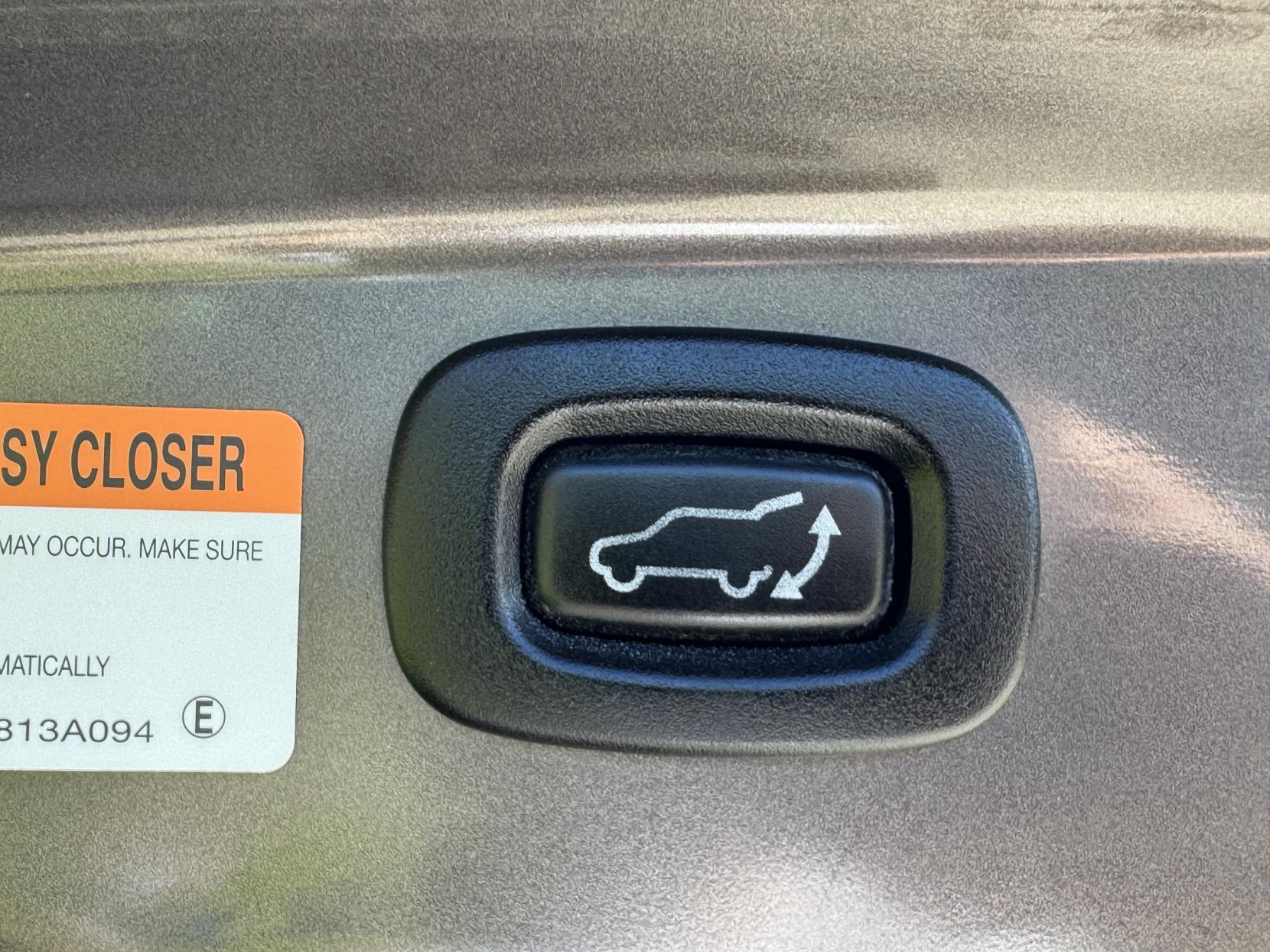 Mitsubishi Outlander 2.4h TwinMotor 13.8kWh 4h SUV 5dr Petrol Plug-in Hybrid CVT 4WD Euro 6 (s/s) (209 ps)