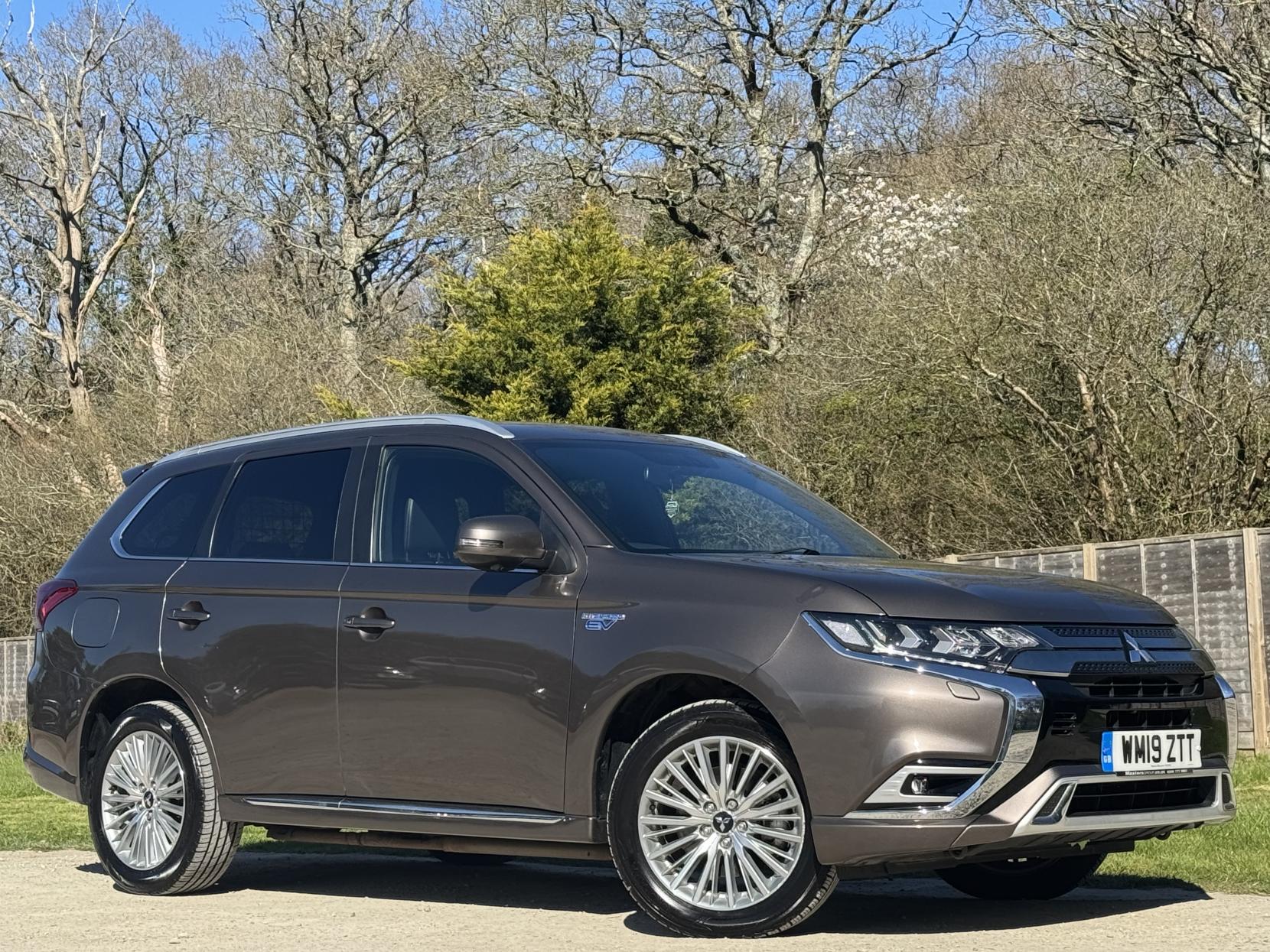 Mitsubishi Outlander 2.4h TwinMotor 13.8kWh 4h SUV 5dr Petrol Plug-in Hybrid CVT 4WD Euro 6 (s/s) (209 ps)