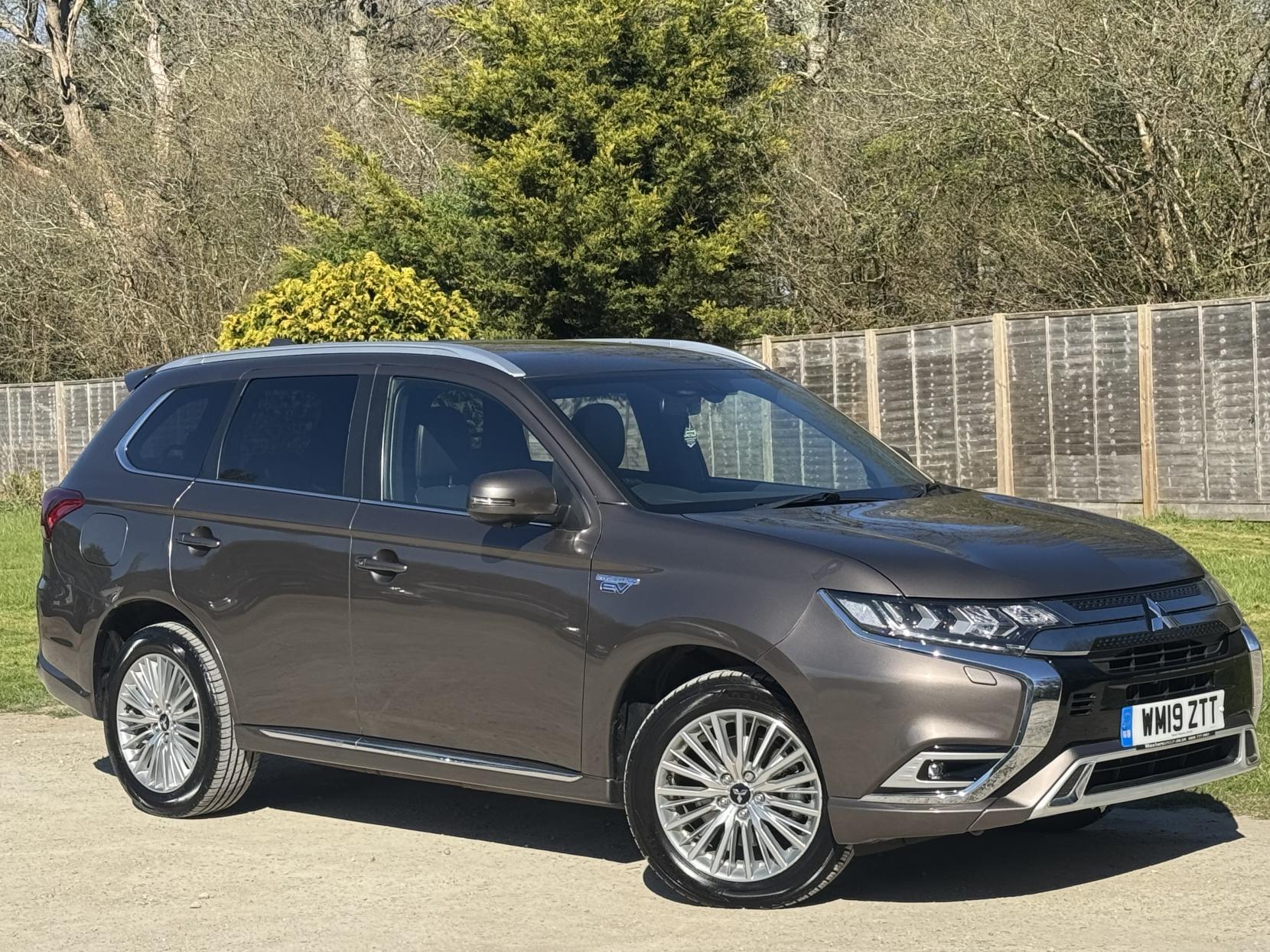 Mitsubishi Outlander 2.4h TwinMotor 13.8kWh 4h SUV 5dr Petrol Plug-in Hybrid CVT 4WD Euro 6 (s/s) (209 ps)