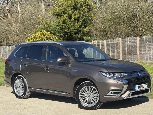 Mitsubishi Outlander 2.4h TwinMotor 13.8kWh 4h SUV 5dr Petrol Plug-in Hybrid CVT 4WD Euro 6 (s/s) (209 ps)