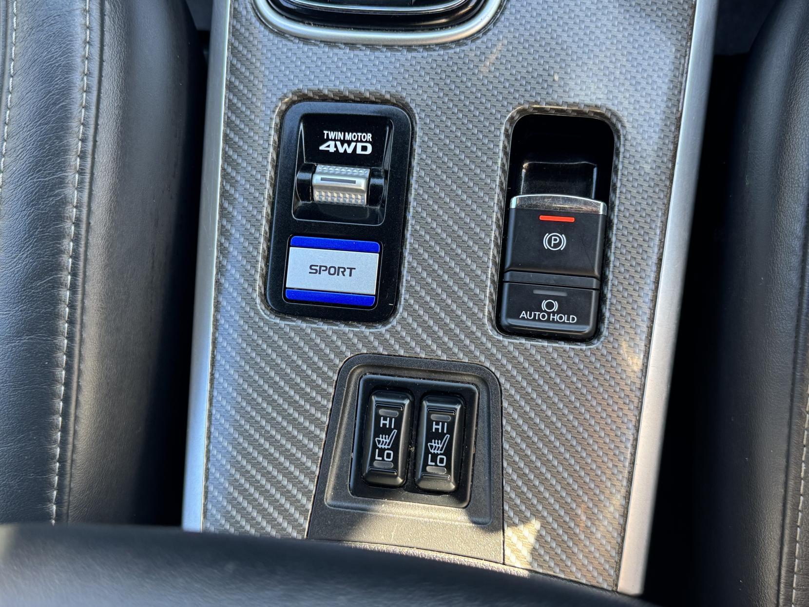 Mitsubishi Outlander 2.4h TwinMotor 13.8kWh 4h SUV 5dr Petrol Plug-in Hybrid CVT 4WD Euro 6 (s/s) (209 ps)