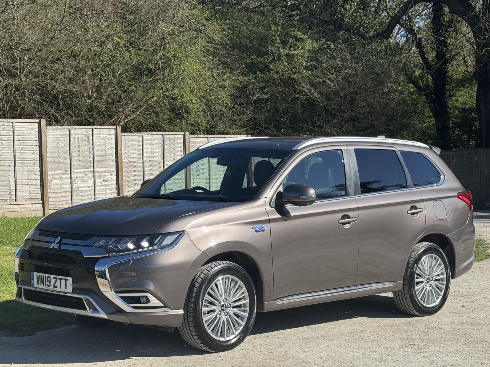 Mitsubishi Outlander 2.4h TwinMotor 13.8kWh 4h SUV 5dr Petrol Plug-in Hybrid CVT 4WD Euro 6 (s/s) (209 ps)