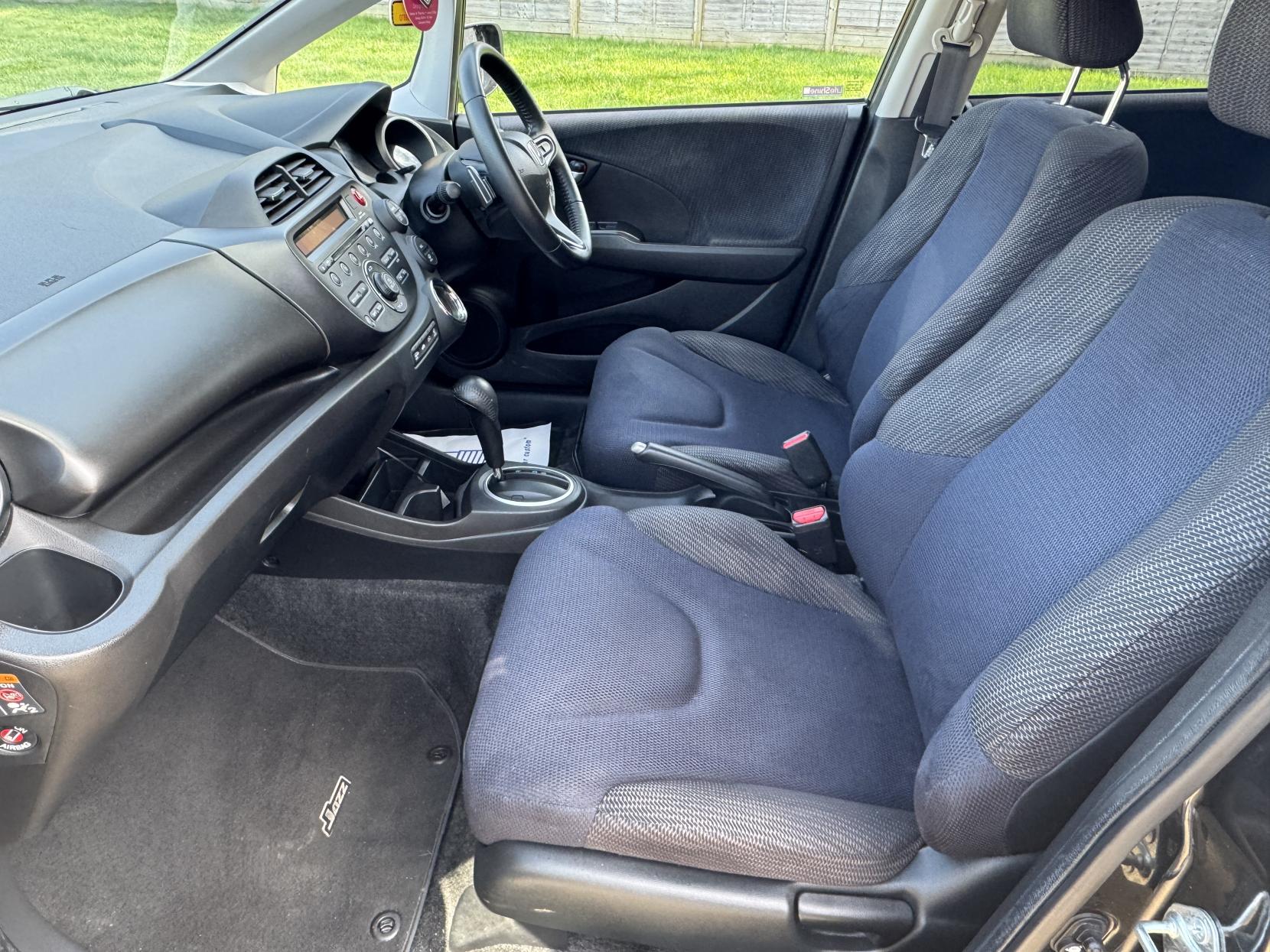 Honda Jazz 1.4 i-VTEC ES Plus Hatchback 5dr Petrol CVT Euro 5 (99 ps)