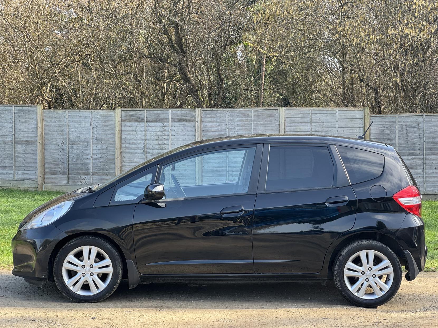 Honda Jazz 1.4 i-VTEC ES Plus Hatchback 5dr Petrol CVT Euro 5 (99 ps)