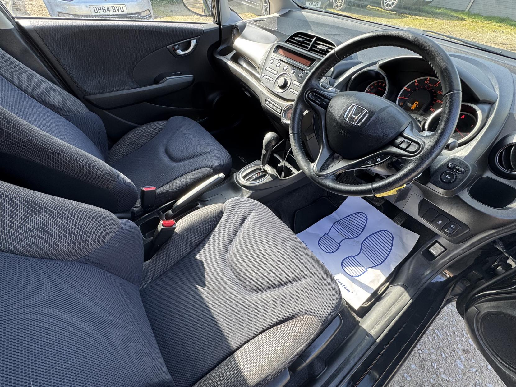 Honda Jazz 1.4 i-VTEC ES Plus Hatchback 5dr Petrol CVT Euro 5 (99 ps)