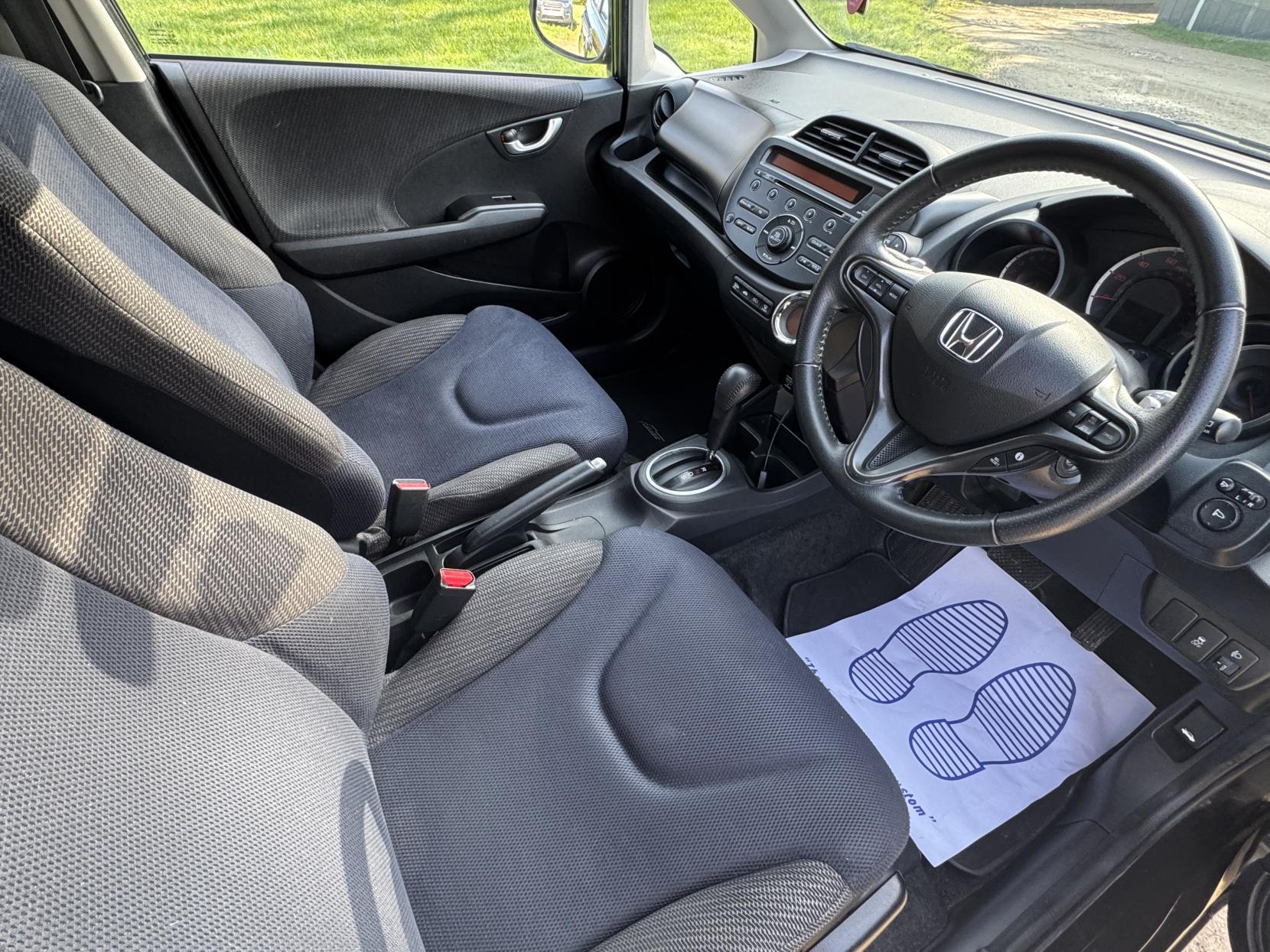 Honda Jazz 1.4 i-VTEC ES Plus Hatchback 5dr Petrol CVT Euro 5 (99 ps)