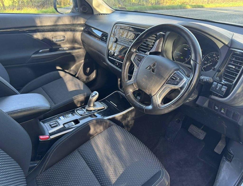 Mitsubishi Outlander 2.4h TwinMotor 13.8kWh Reflex SUV 5dr Petrol Plug-in Hybrid CVT 4WD Euro 6 (s/s) (224 ps)