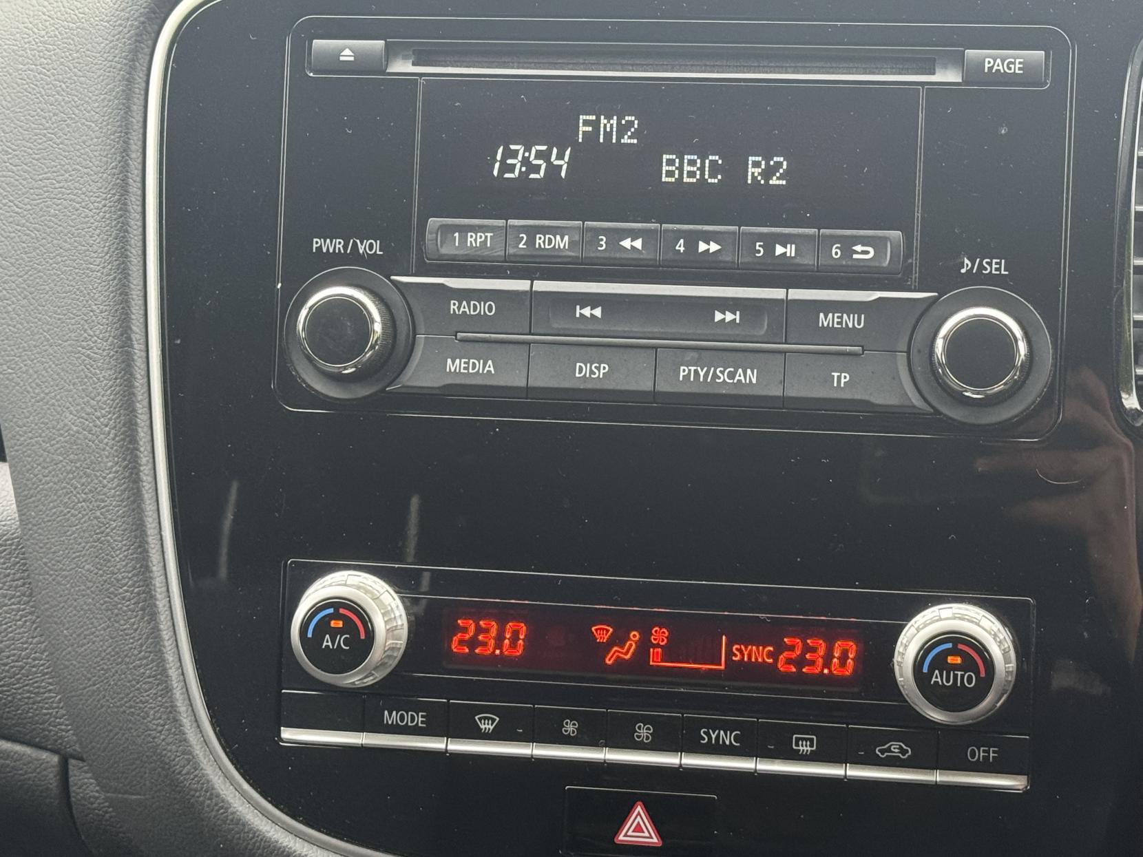 Mitsubishi Outlander 2.4h TwinMotor 13.8kWh Reflex SUV 5dr Petrol Plug-in Hybrid CVT 4WD Euro 6 (s/s) (224 ps)