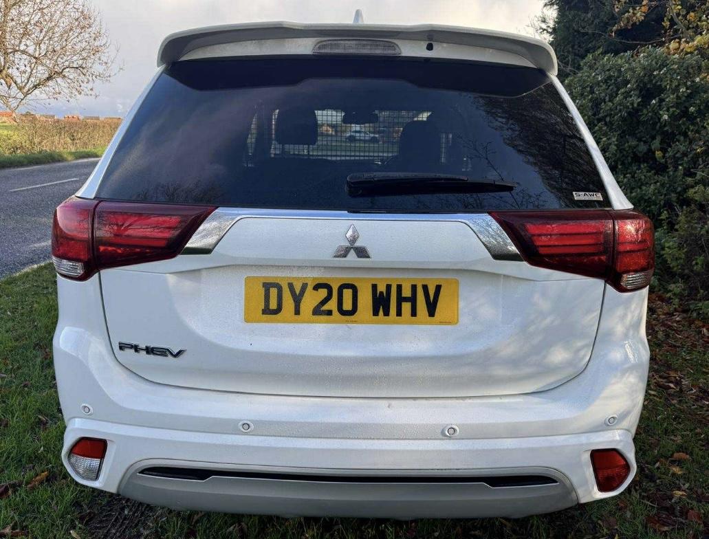 Mitsubishi Outlander 2.4h TwinMotor 13.8kWh Reflex SUV 5dr Petrol Plug-in Hybrid CVT 4WD Euro 6 (s/s) (224 ps)