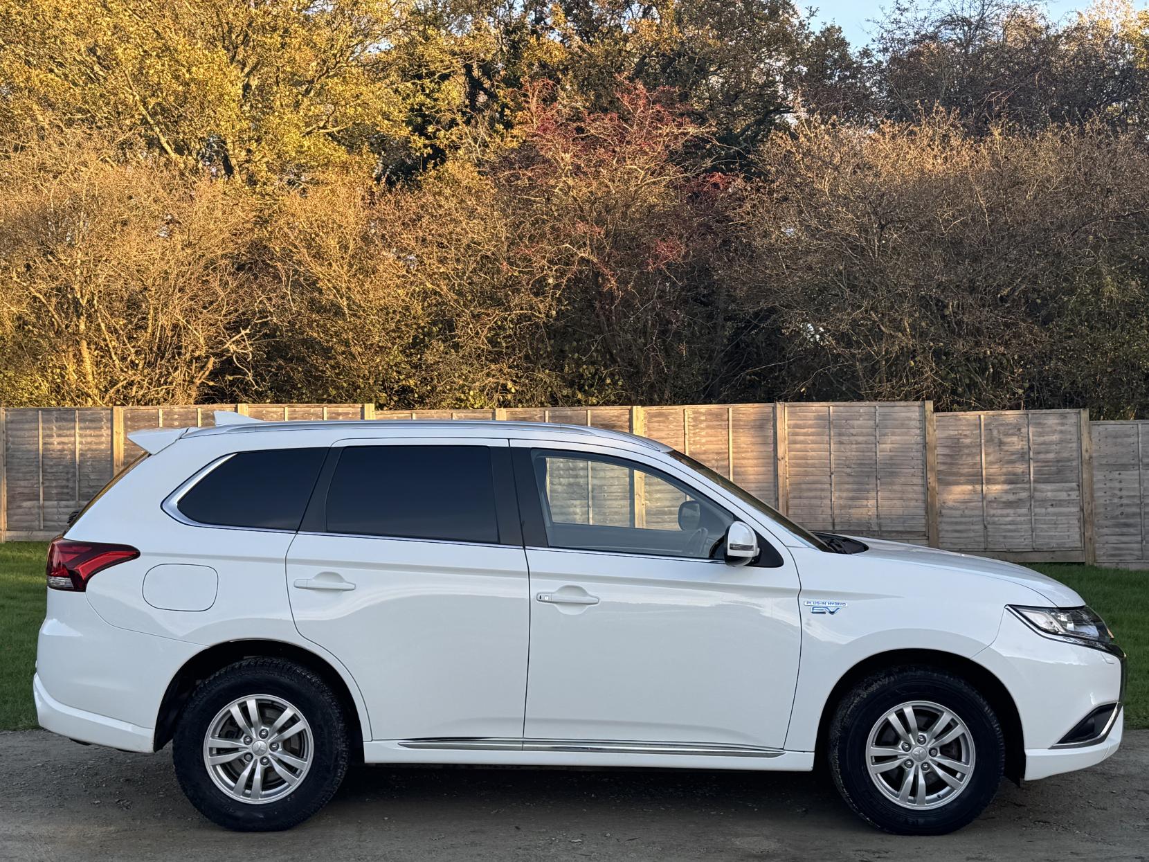 Mitsubishi Outlander 2.4h TwinMotor 13.8kWh Reflex SUV 5dr Petrol Plug-in Hybrid CVT 4WD Euro 6 (s/s) (224 ps)