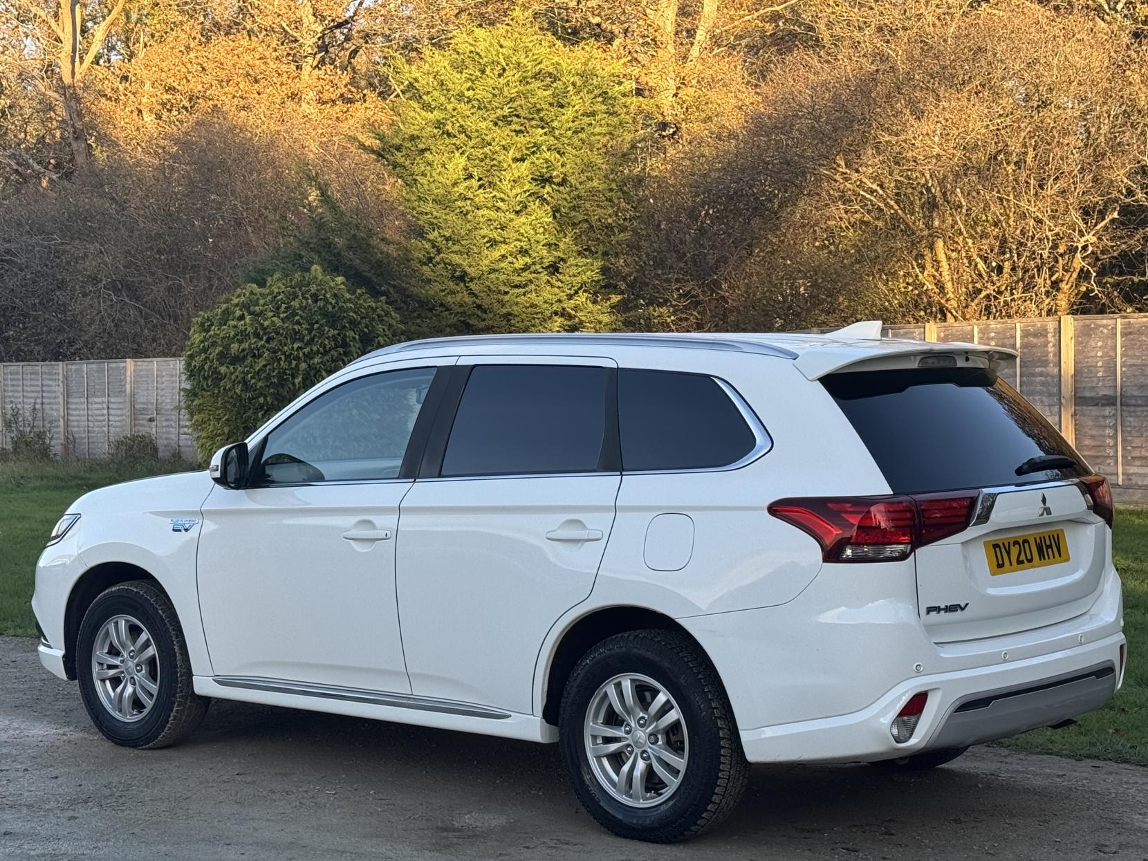 Mitsubishi Outlander 2.4h TwinMotor 13.8kWh Reflex SUV 5dr Petrol Plug-in Hybrid CVT 4WD Euro 6 (s/s) (224 ps)