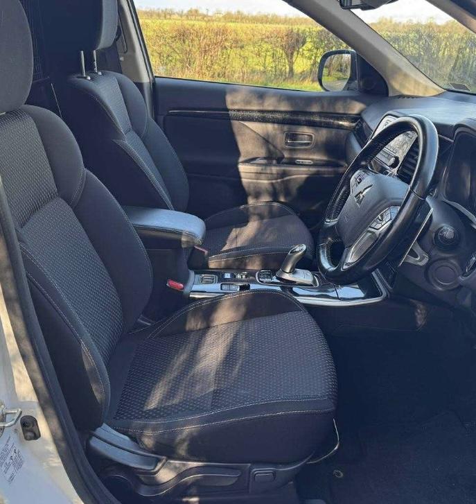 Mitsubishi Outlander 2.4h TwinMotor 13.8kWh Reflex SUV 5dr Petrol Plug-in Hybrid CVT 4WD Euro 6 (s/s) (224 ps)