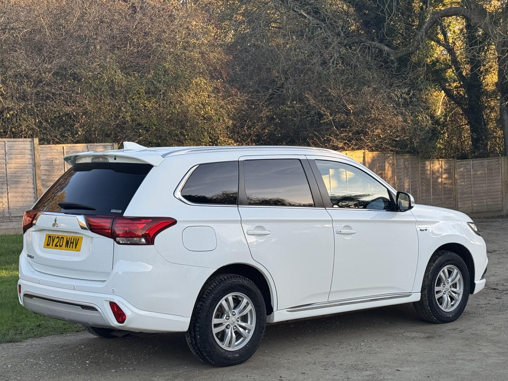 Mitsubishi Outlander 2.4h TwinMotor 13.8kWh Reflex SUV 5dr Petrol Plug-in Hybrid CVT 4WD Euro 6 (s/s) (224 ps)