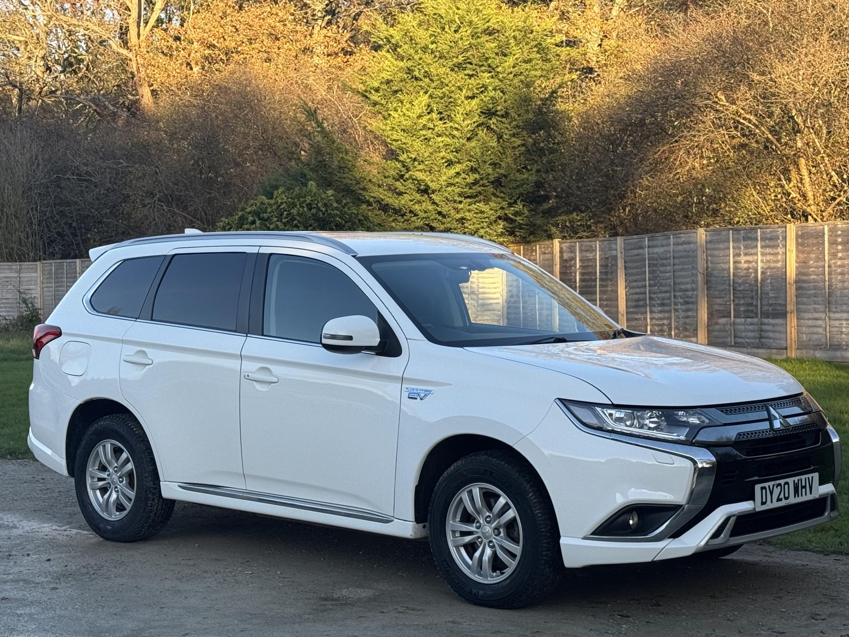 Mitsubishi Outlander 2.4h TwinMotor 13.8kWh Reflex SUV 5dr Petrol Plug-in Hybrid CVT 4WD Euro 6 (s/s) (224 ps)