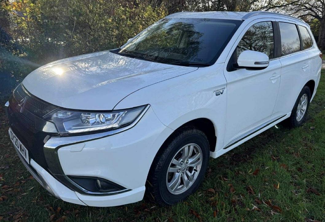 Mitsubishi Outlander 2.4h TwinMotor 13.8kWh Reflex SUV 5dr Petrol Plug-in Hybrid CVT 4WD Euro 6 (s/s) (224 ps)