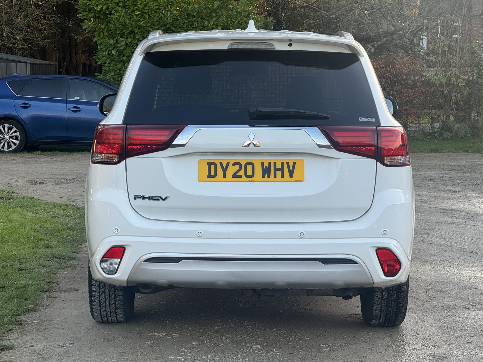 Mitsubishi Outlander 2.4h TwinMotor 13.8kWh Reflex SUV 5dr Petrol Plug-in Hybrid CVT 4WD Euro 6 (s/s) (224 ps)