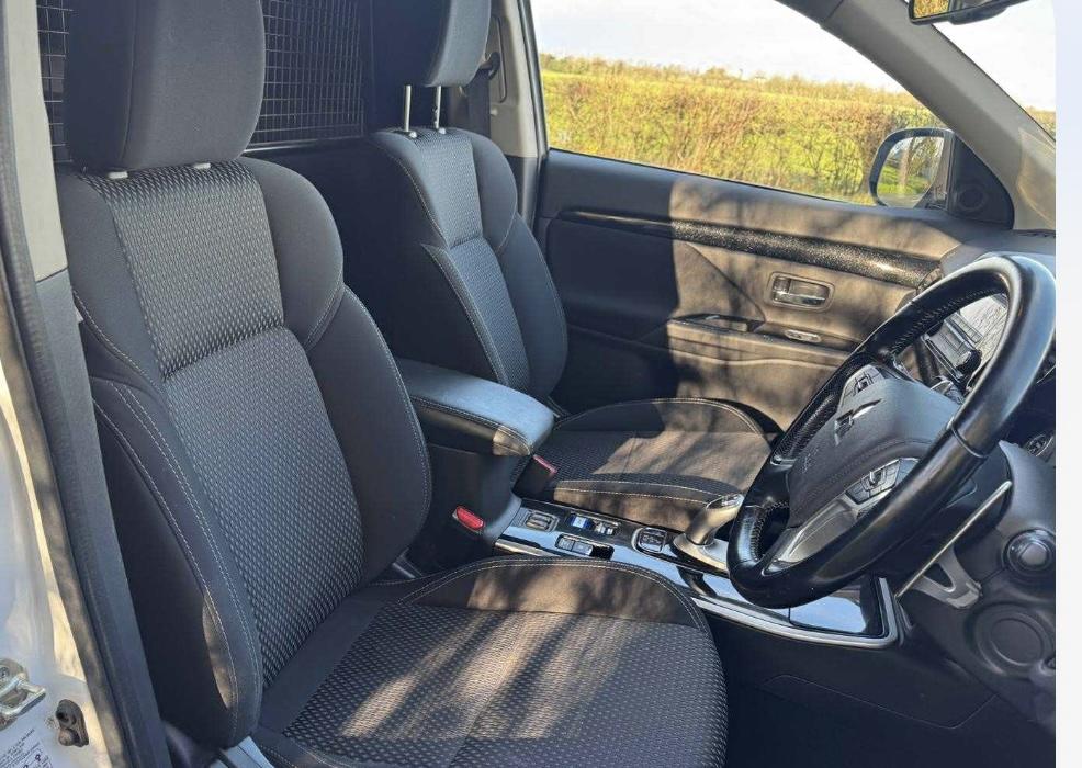 Mitsubishi Outlander 2.4h TwinMotor 13.8kWh Reflex SUV 5dr Petrol Plug-in Hybrid CVT 4WD Euro 6 (s/s) (224 ps)