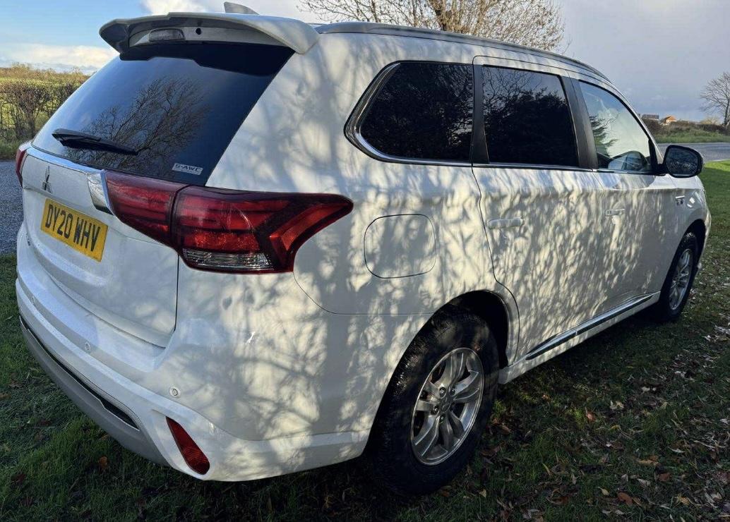 Mitsubishi Outlander 2.4h TwinMotor 13.8kWh Reflex SUV 5dr Petrol Plug-in Hybrid CVT 4WD Euro 6 (s/s) (224 ps)