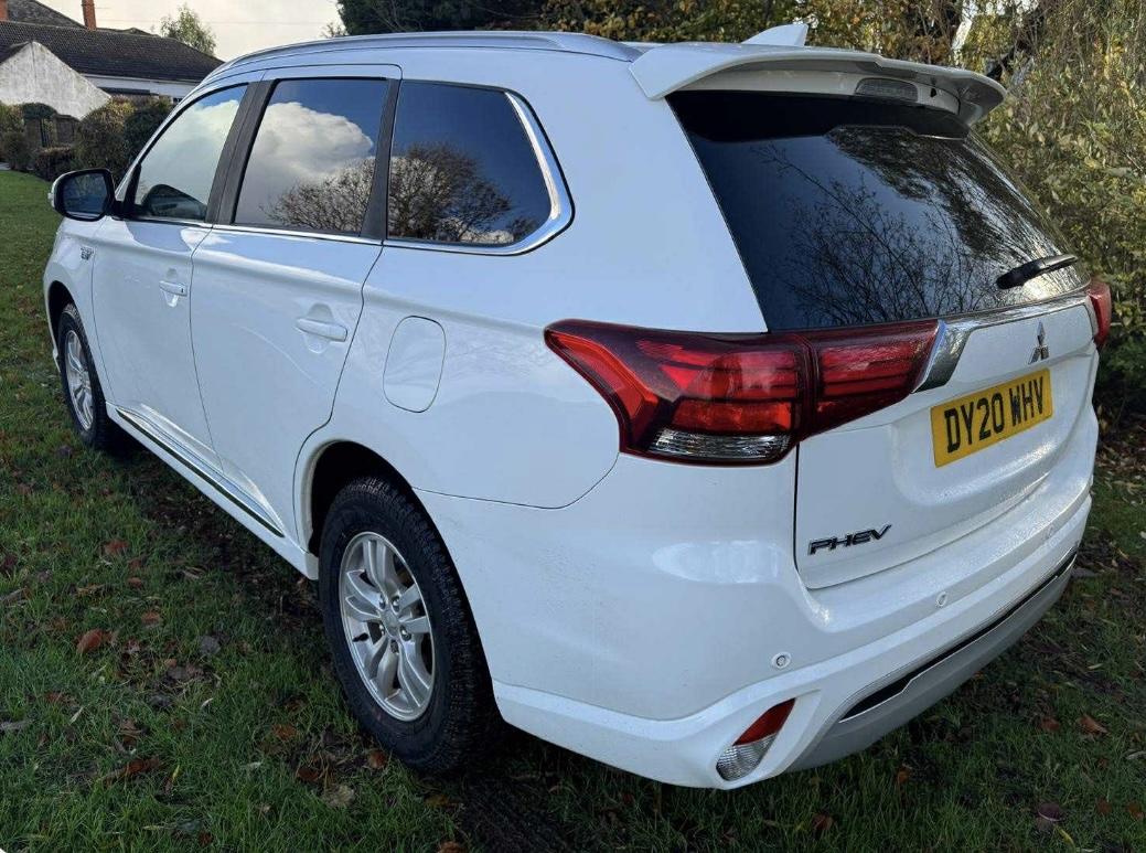 Mitsubishi Outlander 2.4h TwinMotor 13.8kWh Reflex SUV 5dr Petrol Plug-in Hybrid CVT 4WD Euro 6 (s/s) (224 ps)