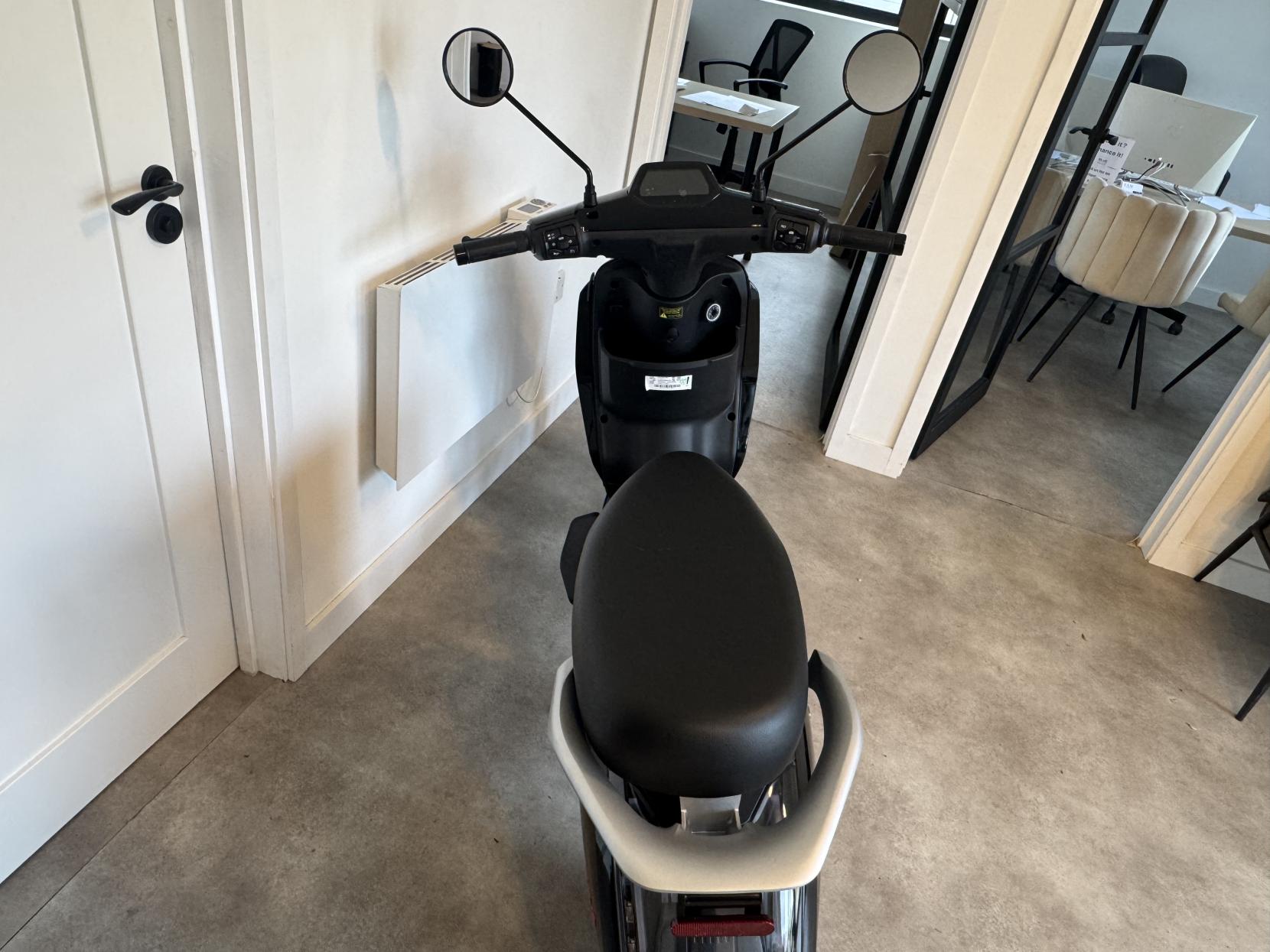 Vmoto CUx Moped Electric Automatic (4 ps)