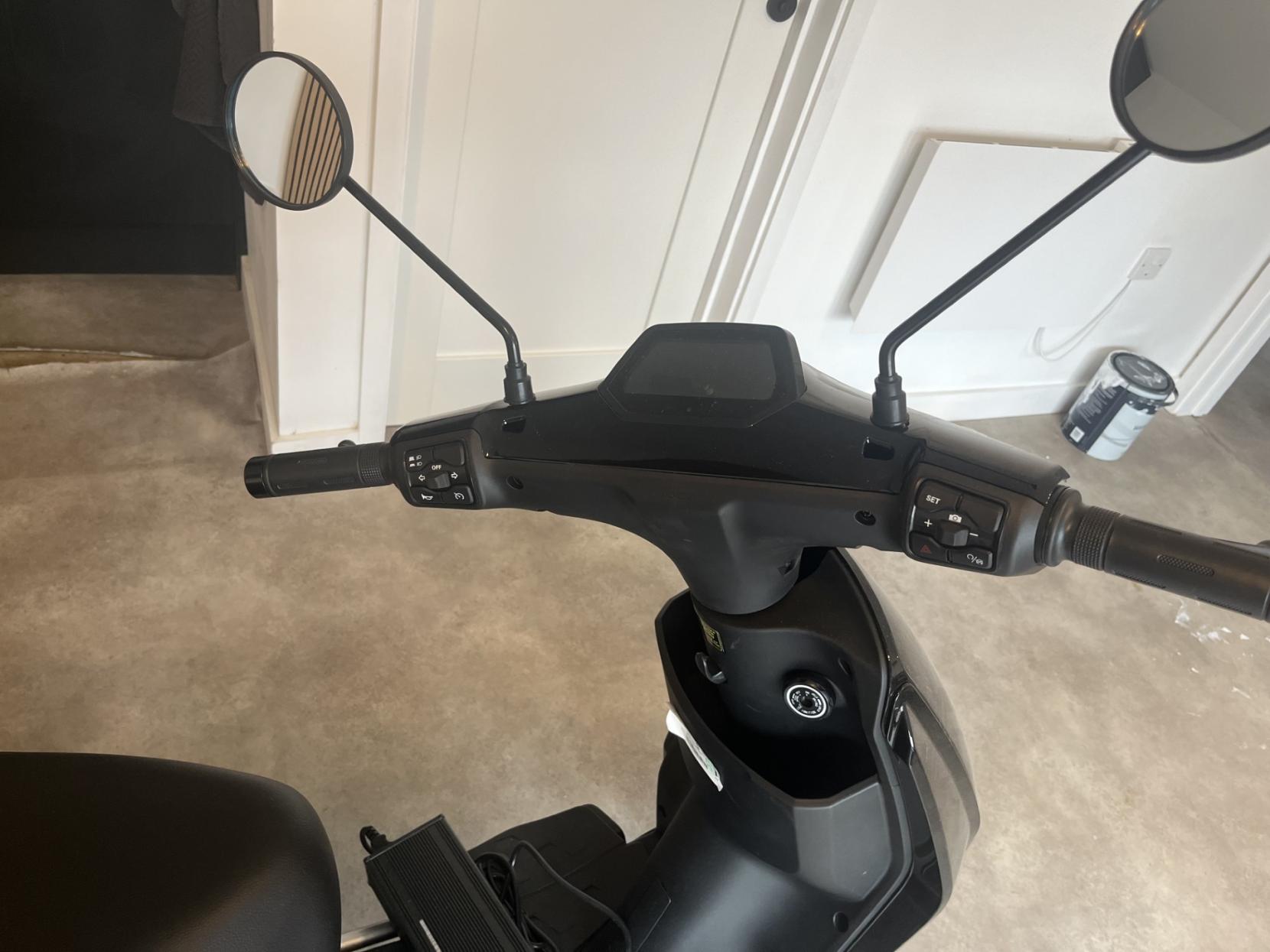 Vmoto CUx Moped Electric Automatic (4 ps)
