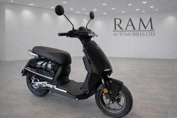 Vmoto CUx Moped Electric Automatic (4 ps)
