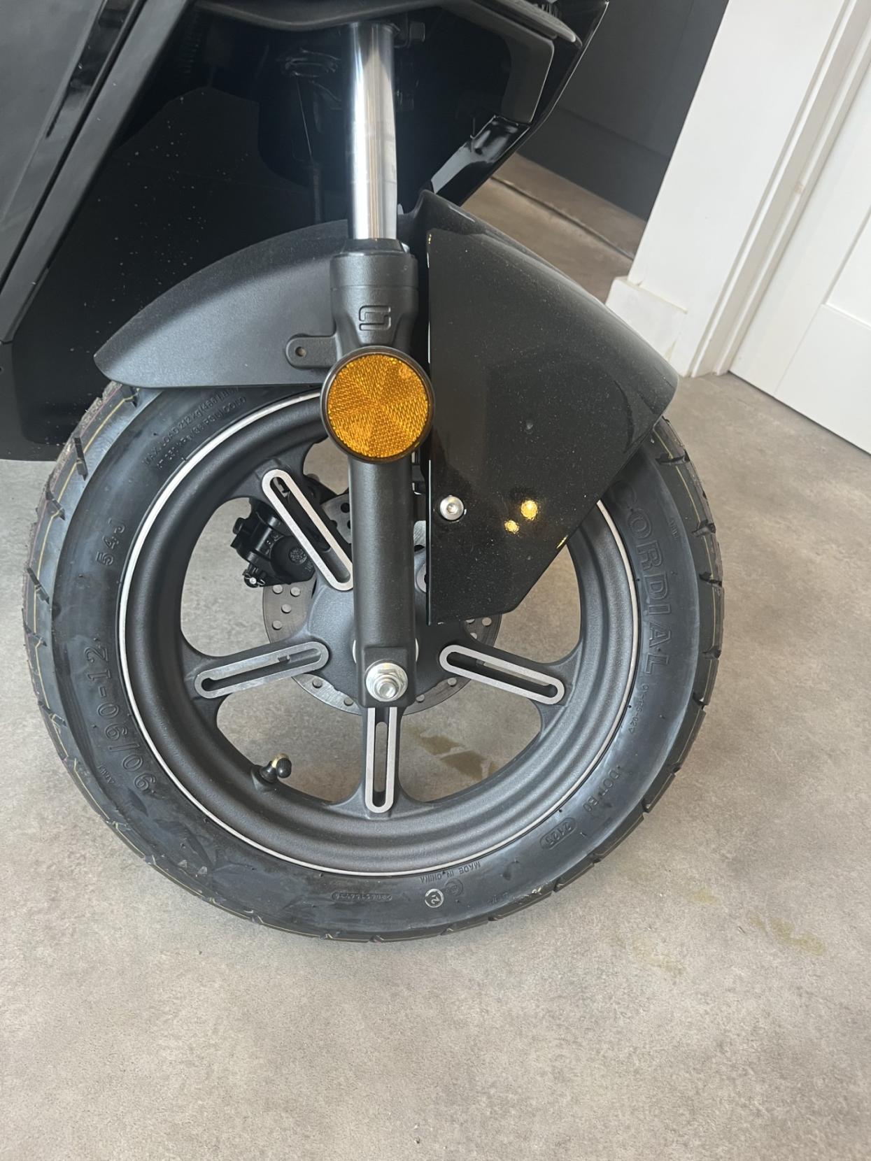 Vmoto CUx Moped Electric Automatic (4 ps)