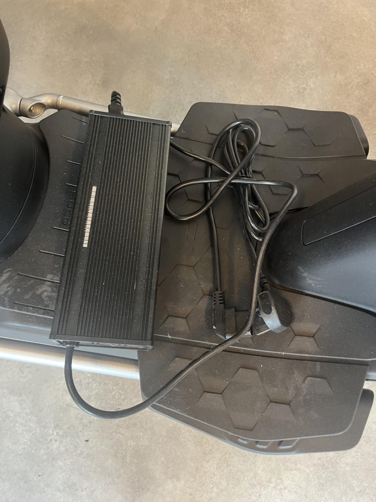 Vmoto CUx Moped Electric Automatic (4 ps)