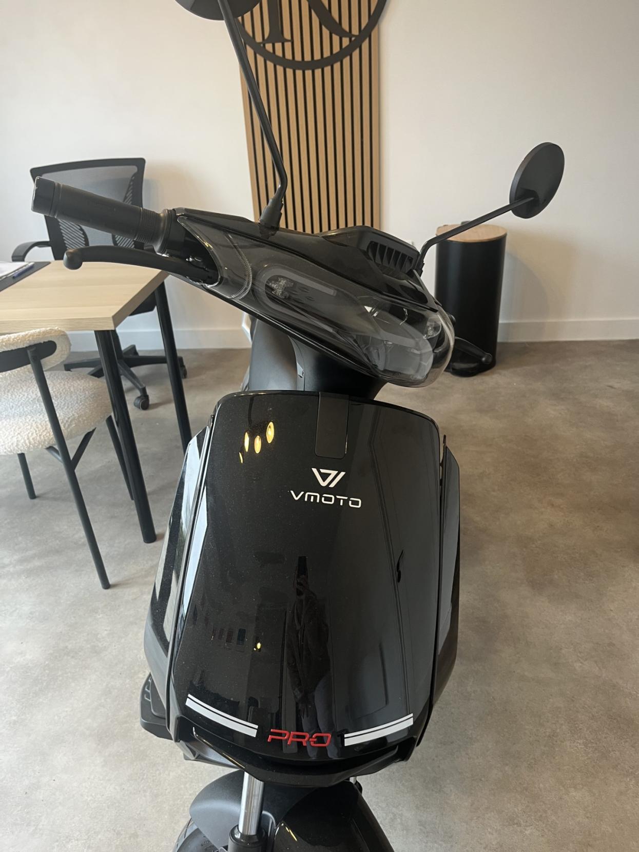 Vmoto CUx Moped Electric Automatic (4 ps)