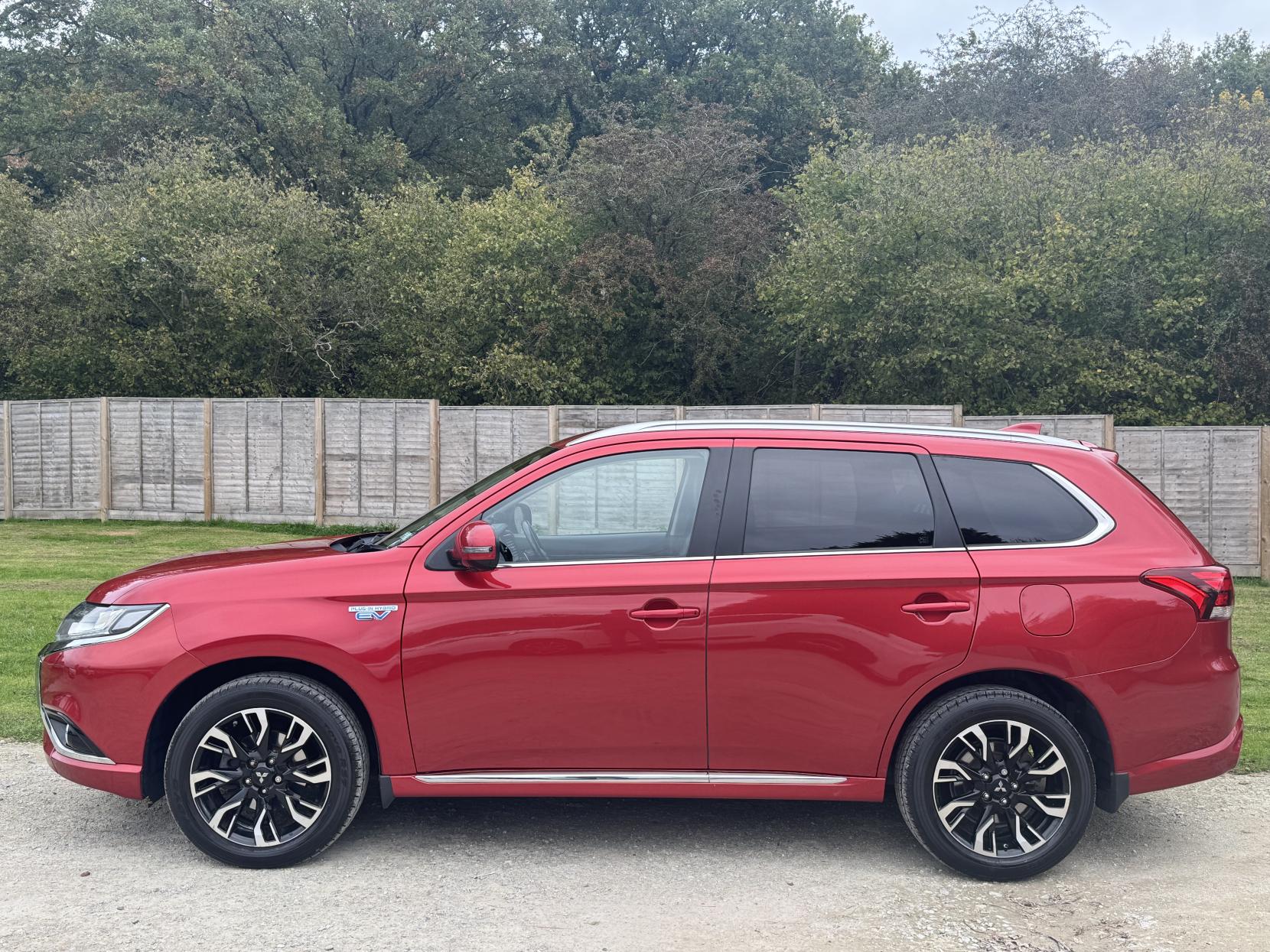 Mitsubishi Outlander 2.0h 12kWh GX4h SUV 5dr Petrol Plug-in Hybrid CVT 4WD Euro 6 (s/s) (200 ps)