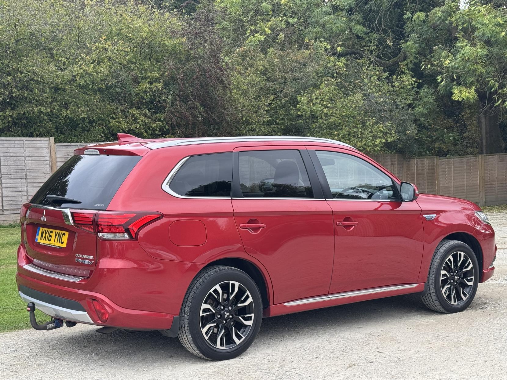 Mitsubishi Outlander 2.0h 12kWh GX4h SUV 5dr Petrol Plug-in Hybrid CVT 4WD Euro 6 (s/s) (200 ps)