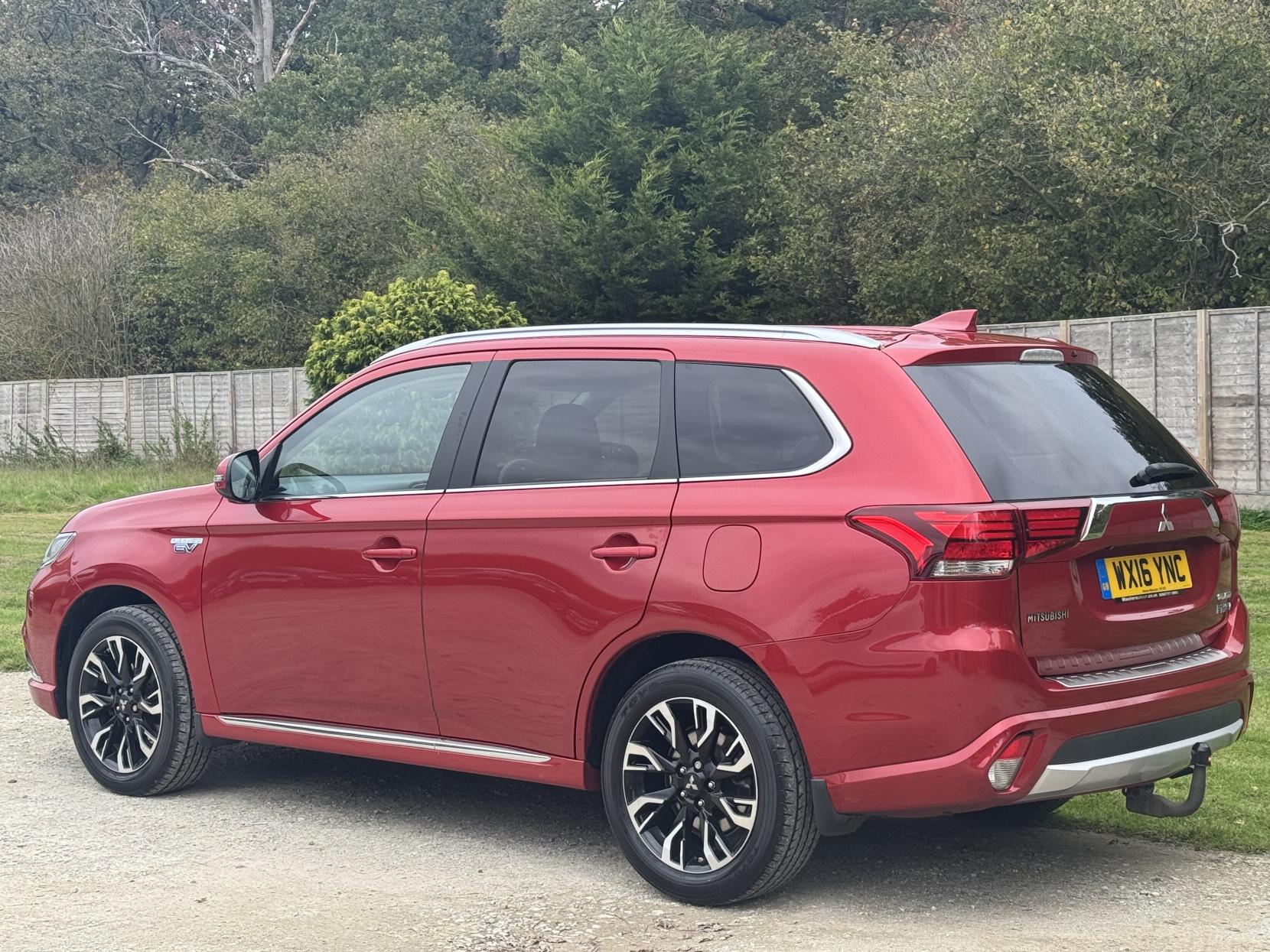 Mitsubishi Outlander 2.0h 12kWh GX4h SUV 5dr Petrol Plug-in Hybrid CVT 4WD Euro 6 (s/s) (200 ps)