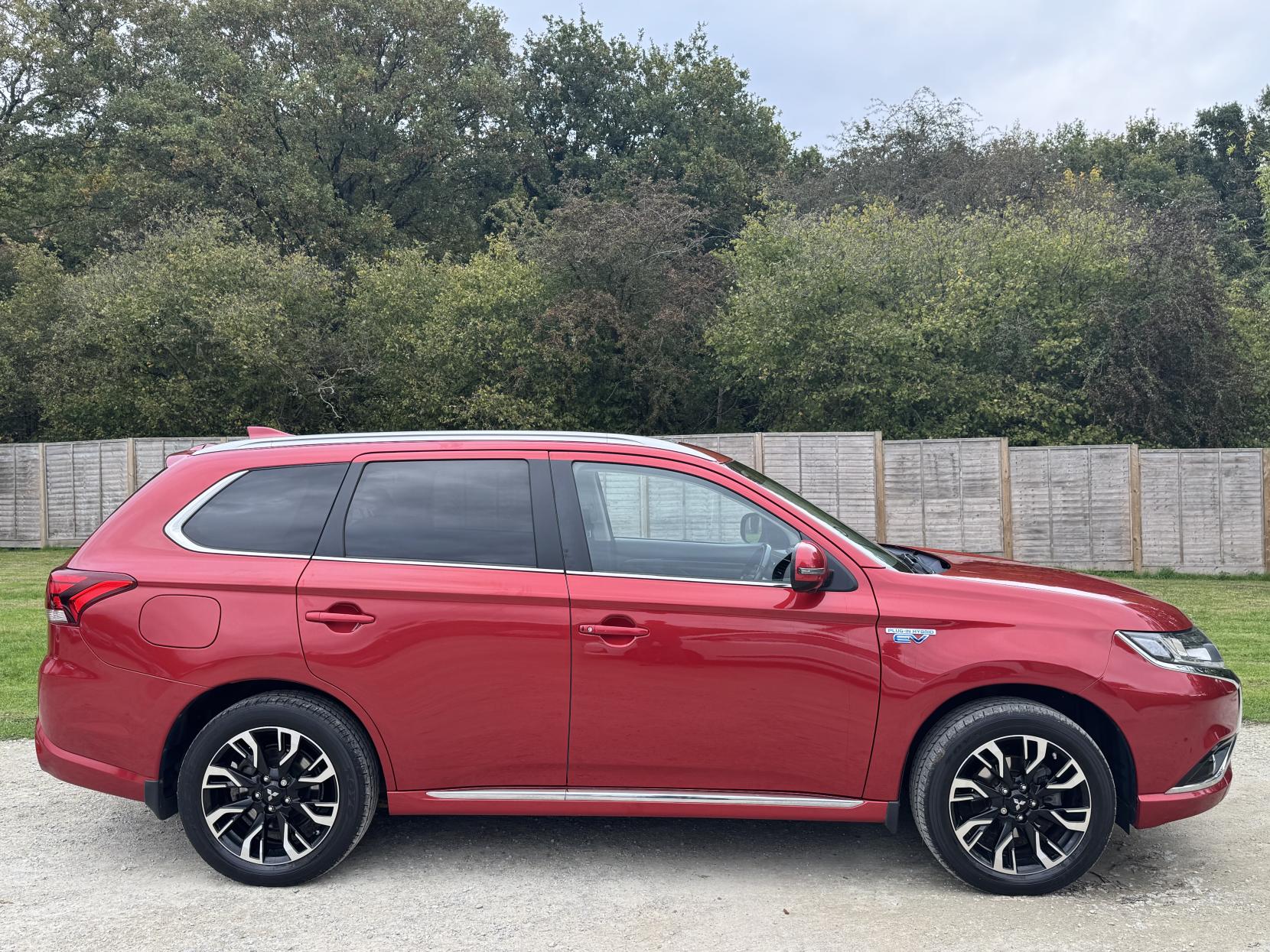 Mitsubishi Outlander 2.0h 12kWh GX4h SUV 5dr Petrol Plug-in Hybrid CVT 4WD Euro 6 (s/s) (200 ps)